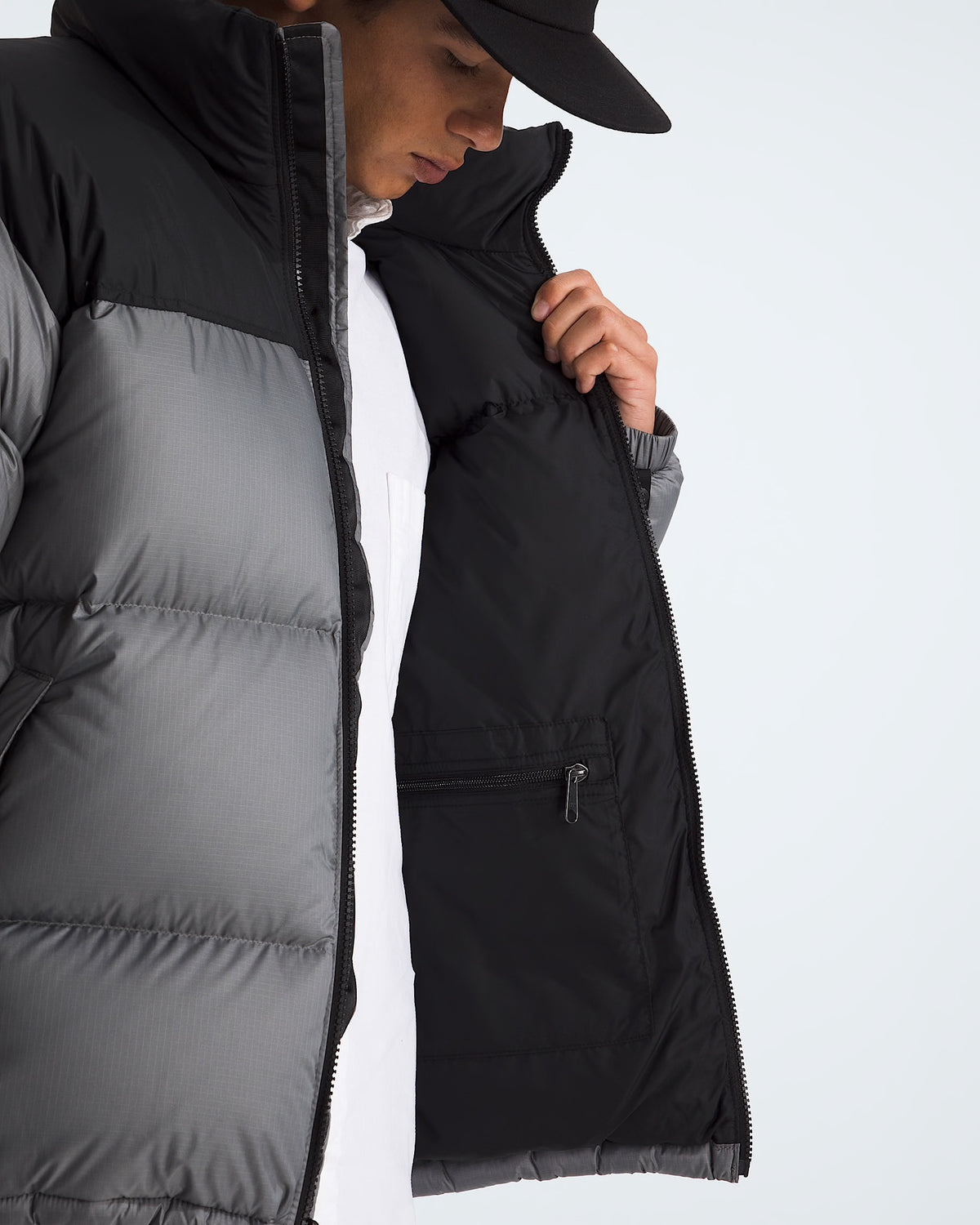 The North Face Men's 1996 Retro Nuptse Jacket in Smoked Pearl